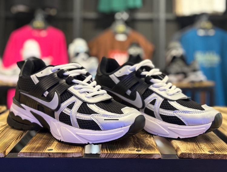 کفش نایک وی تو کی/NIKE V2K